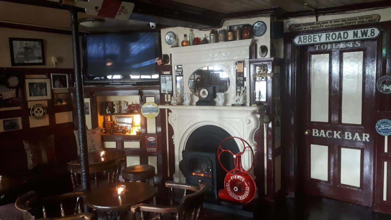Jim Mcgee'S Hotel Wexford Bagian luar foto